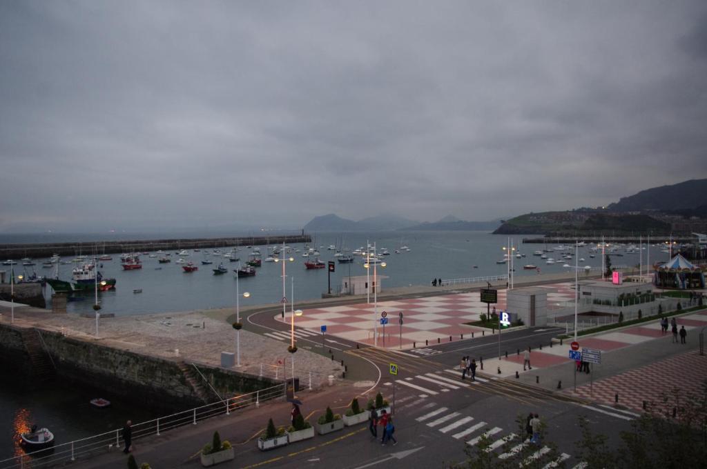 Pension "La Marina" Castro Urdiales Ngoại thất bức ảnh