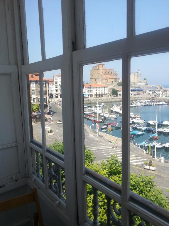 Pension "La Marina" Castro Urdiales Ngoại thất bức ảnh