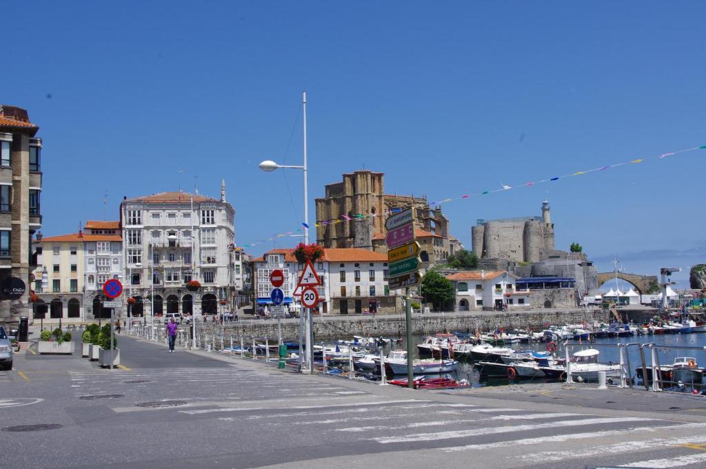 Pension "La Marina" Castro Urdiales Ngoại thất bức ảnh